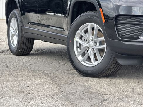 New 2025 Jeep Grand Cherokee Laredo X image 3