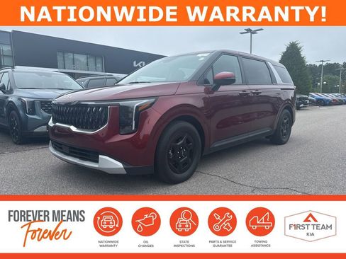 Used 2025 Kia Carnival FWD image 1