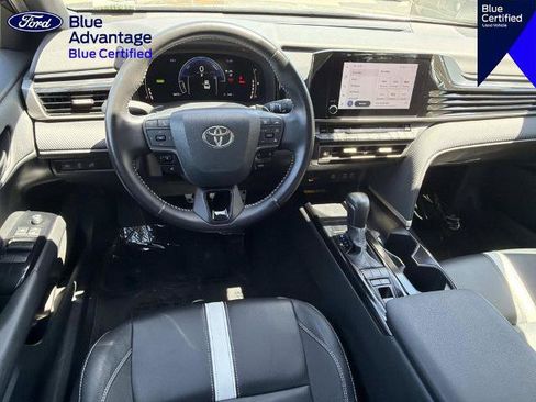 Used 2025 Toyota Camry SE FWD image 9