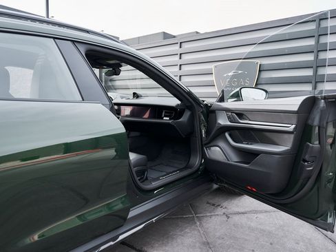 Used 2026 Porsche Taycan Turbo S image 31