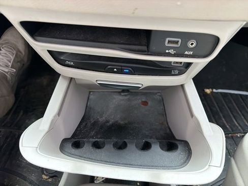 Used 2017 Chrysler Pacifica Limited image 41