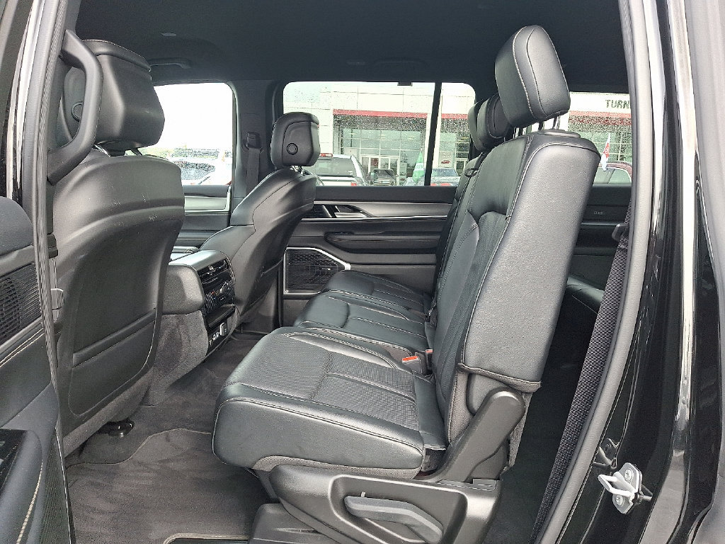 Used 2025 Jeep Wagoneer Series II w/ 8-Passenger Seating Package AWD/4WD image 10