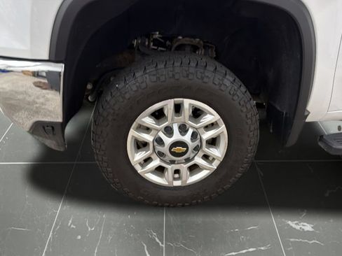 Used 2024 Chevrolet Silverado 2500 LT AWD/4WD image 22