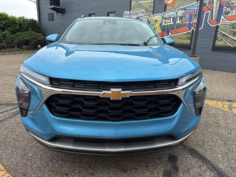 New 2026 Chevrolet Trax LT FWD image 2
