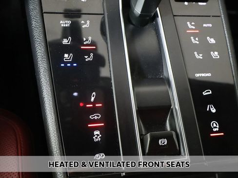 Used 2023 Porsche Macan S AWD/4WD image 8