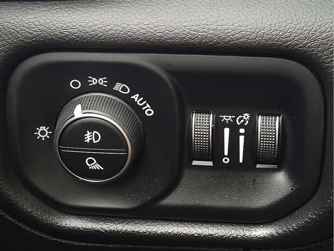 Used 2025 RAM 1500 Big Horn AWD/4WD image 17