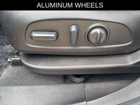 Used 2022 Chevrolet Equinox LT w/ Driver Convenience Package image 11