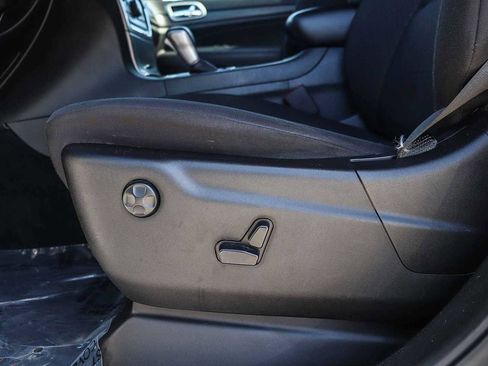 Used 2019 Jeep Grand Cherokee Laredo RWD image 27