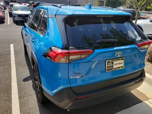 Used 2021 Toyota RAV4 LE FWD image 6