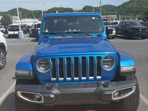 Used 2020 Jeep Gladiator Overland AWD/4WD image 2
