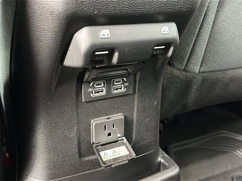 Used 2025 Jeep Wrangler Unlimited Sahara image 28