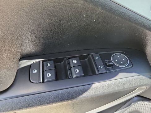 Used 2024 Kia Soul LX w/ Option Group 015 FWD image 19