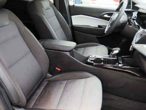 Used 2025 Chevrolet Trax LT FWD image 27