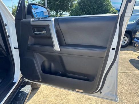 Used 2018 Toyota 4Runner SR5 Premium AWD/4WD image 17