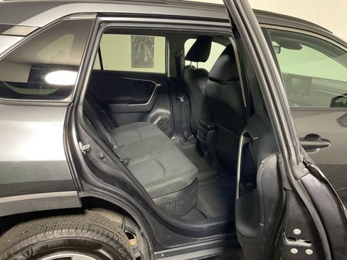 Used 2021 Toyota RAV4 LE AWD/4WD image 33