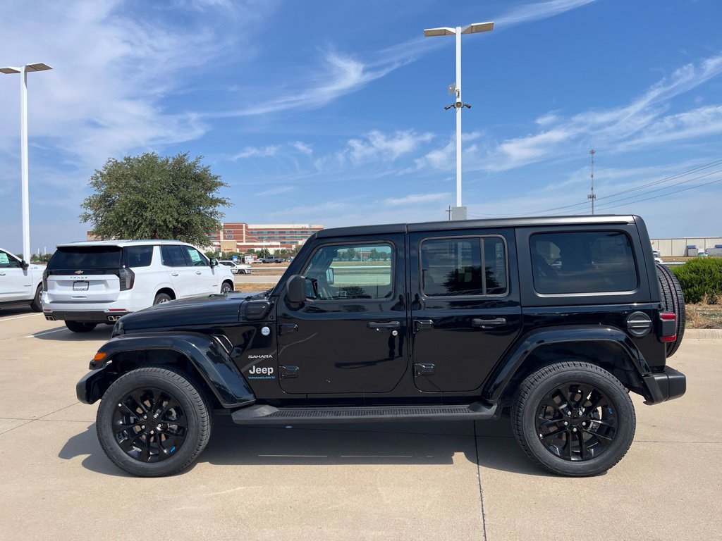 Used 2023 Jeep Wrangler Unlimited Sahara AWD/4WD image 2