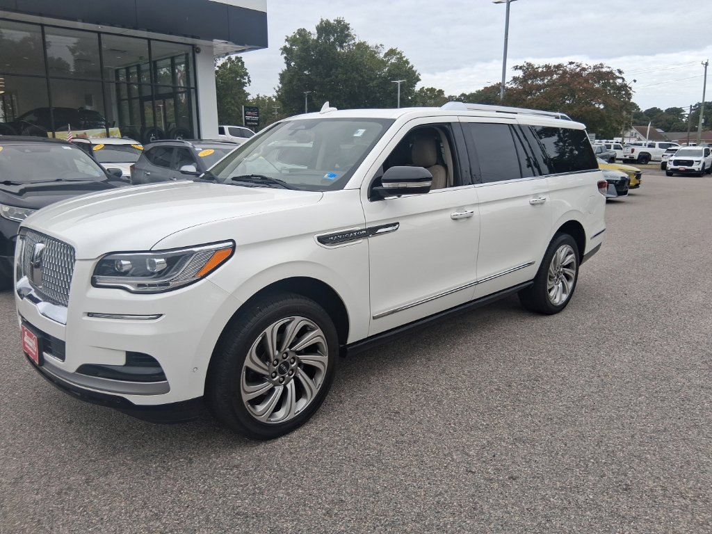 Used 2022 Lincoln Navigator L Reserve AWD/4WD image 1