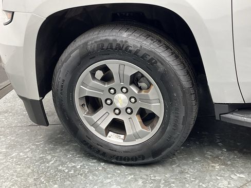 Used 2019 Chevrolet Tahoe LS AWD/4WD image 32