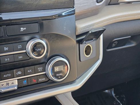 Used 2024 Ford Expedition Limited image 31