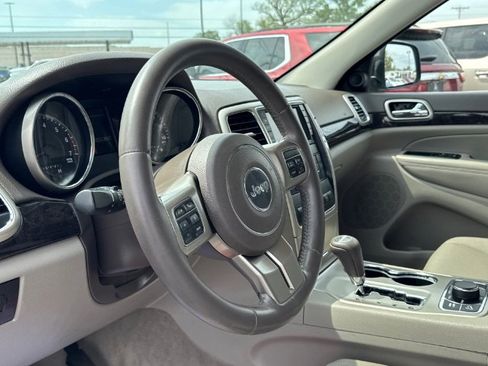 Used 2013 Jeep Grand Cherokee Laredo AWD/4WD image 16