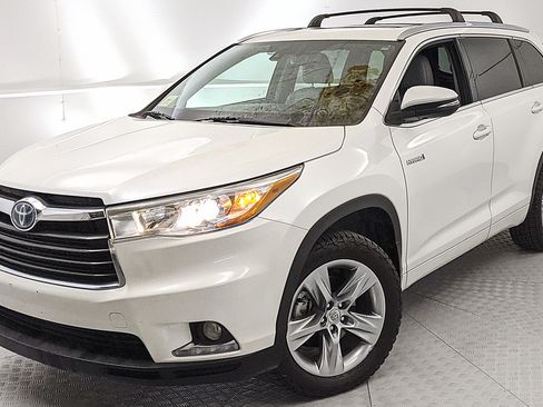 Used 2015 Toyota Highlander Limited w/ Driver Technology Package AWD/4WD image 6