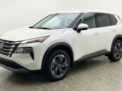 Used 2025 Nissan Rogue SV image 3