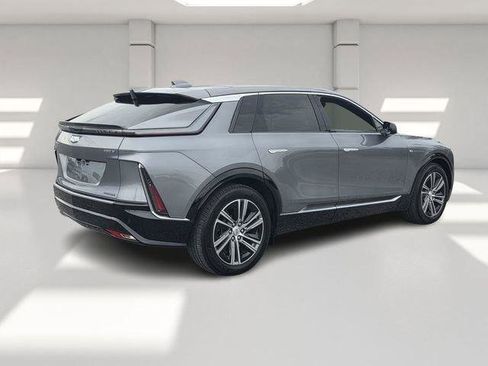 Certified 2023 Cadillac Lyriq Luxury SUV image 8