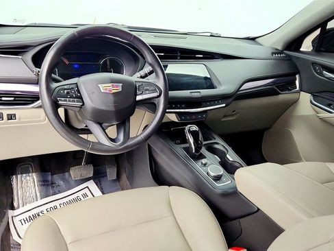 Used 2023 Cadillac XT4 Luxury w/ Cold Weather Package image 13