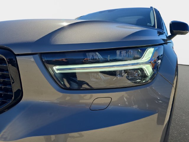 Used 2022 Volvo XC40 T5 R-Design w/ Advanced Package AWD/4WD image 34