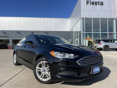 Used 2018 Ford Fusion SE w/ Fusion SE Technology Package image 1