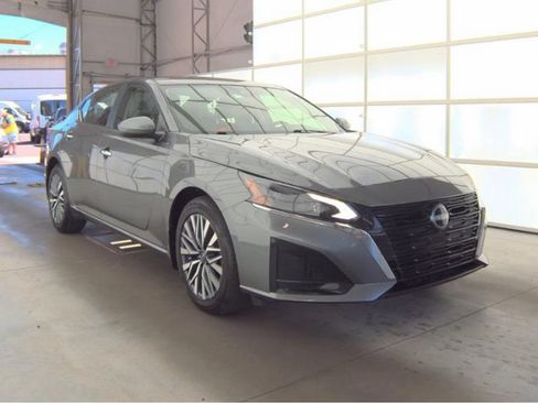 Used 2023 Nissan Altima 2.5 SV w/ SV Premium Package AWD/4WD image 4