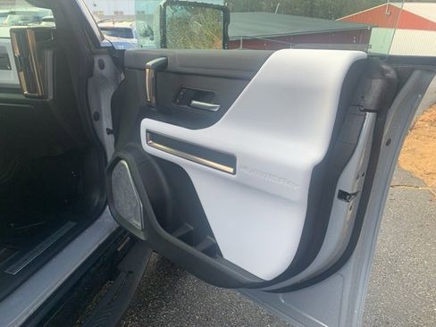 New 2025 GMC Hummer EV 3X w/ Battery Pack, 24 Module Pack image 18