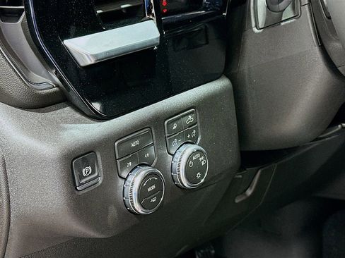 New 2026 GMC Sierra 1500 SLE w/ Preferred Package AWD/4WD image 10