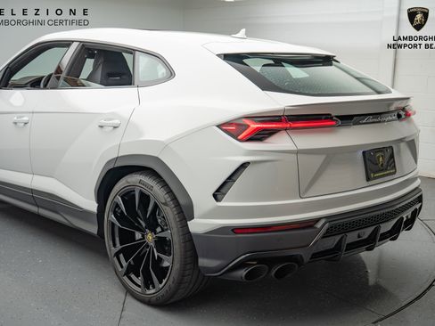 Used 2022 Lamborghini Urus image 14