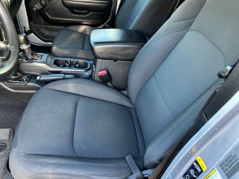 Used 2022 Jeep Gladiator Sport image 9