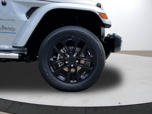 Used 2023 Jeep Wrangler Unlimited Sahara w/ Cold Weather Group AWD/4WD image 34