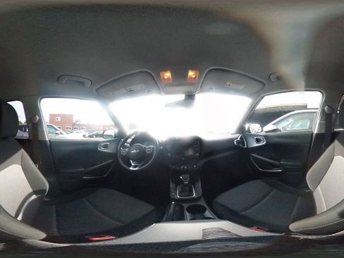 Used 2025 Kia Soul LX w/ LX Technology Package FWD image 42
