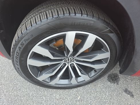 Used 2020 Volkswagen Atlas Cross Sport SEL Premium R-Line image 33