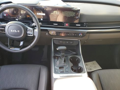 New 2026 Kia Carnival FWD image 10