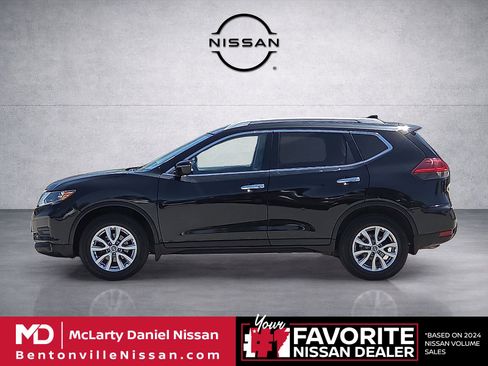 Used 2018 Nissan Rogue SV AWD/4WD image 3