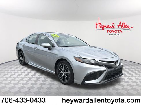 Certified 2024 Toyota Camry SE FWD image 1