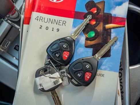 Used 2019 Toyota 4Runner SR5 4X4 W/ UPGRADES / GREAT image 48