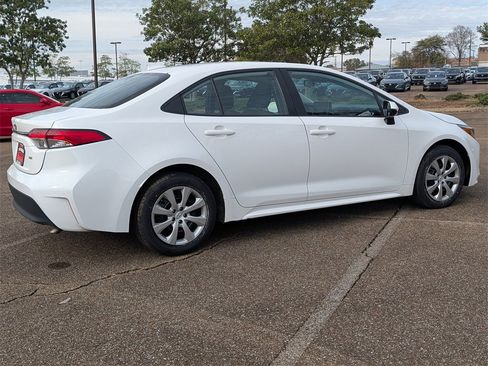 Used 2024 Toyota Corolla LE image 4