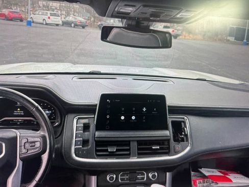 Used 2022 GMC Yukon SLT w/ SLT Premium Package image 5