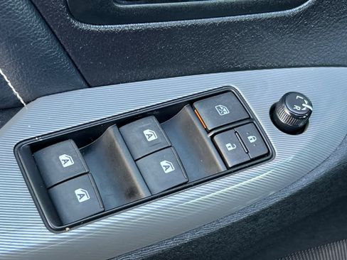 Used 2015 Toyota Sienna SE w/ SE Preferred Package FWD image 13