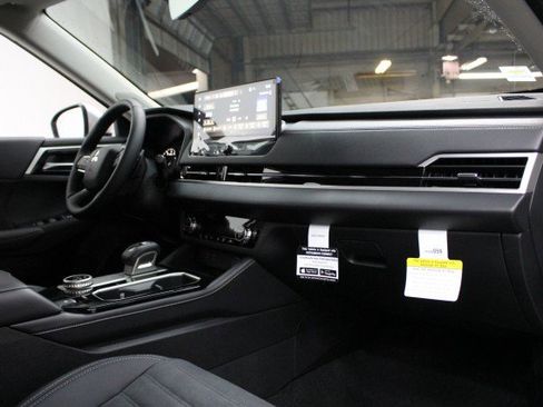 New 2025 Mitsubishi Outlander SE image 17
