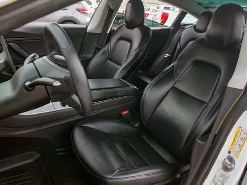 Used 2019 Tesla Model 3 Standard Range image 13