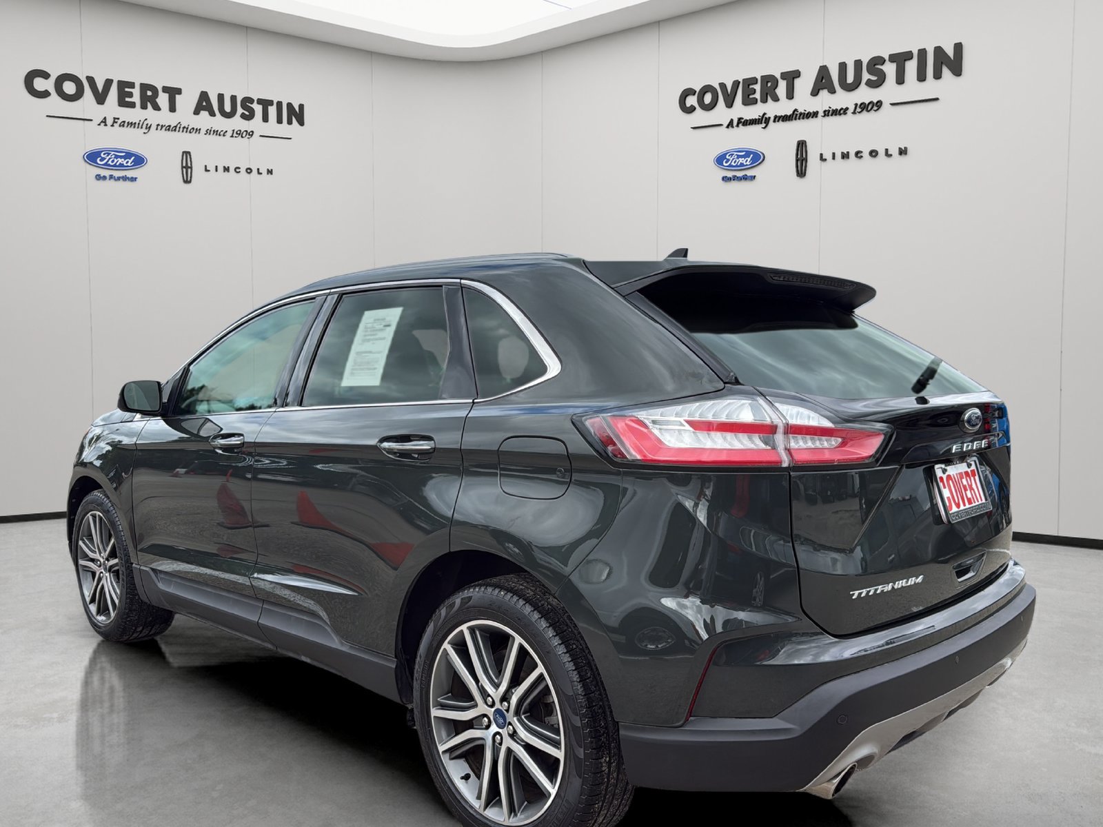 Used 2022 Ford Edge Titanium AWD/4WD image 3