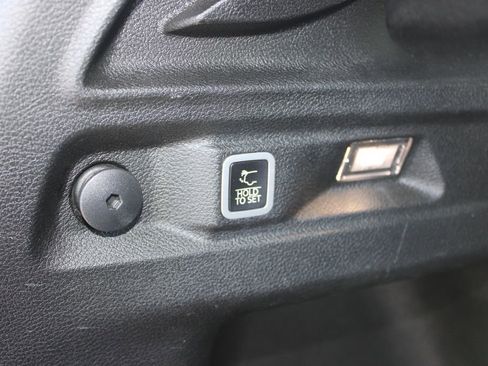 Used 2023 Jeep Grand Cherokee L Laredo image 16