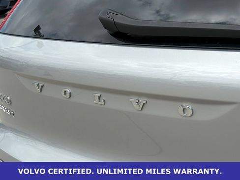 Certified 2025 Volvo XC40 B5 Plus AWD/4WD image 7